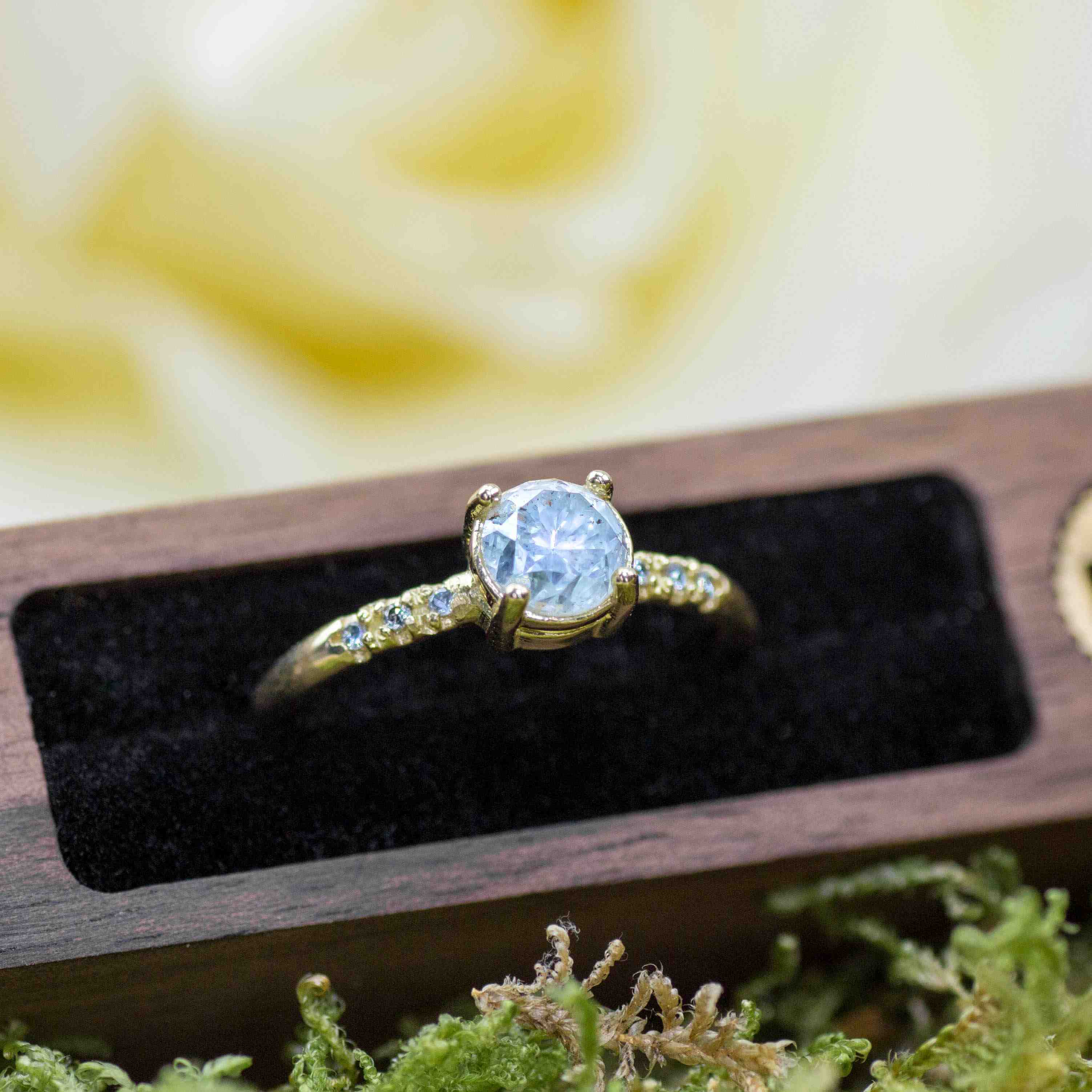 Eco Gold Verlobungsring runder Diamant