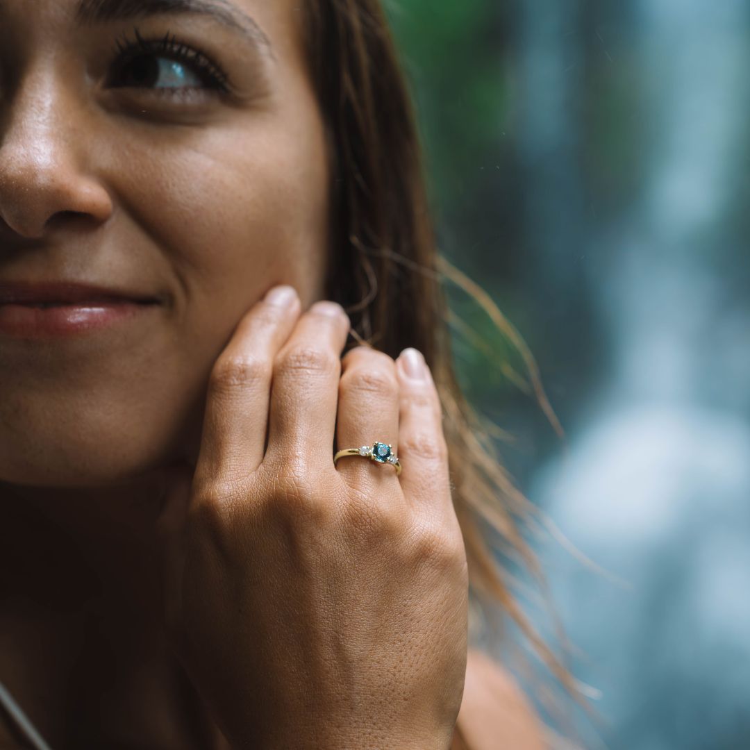 Gelbgold Verlobungsring Saphir & Diamanten