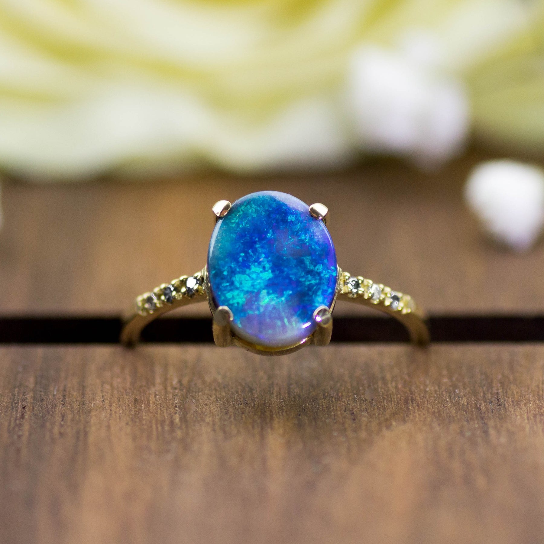 Gold Ring schwarzer Opal Lightning Ridge