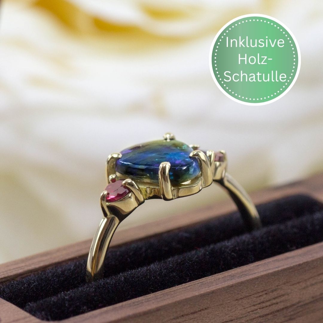 Goldener Ring schwarzer Opal