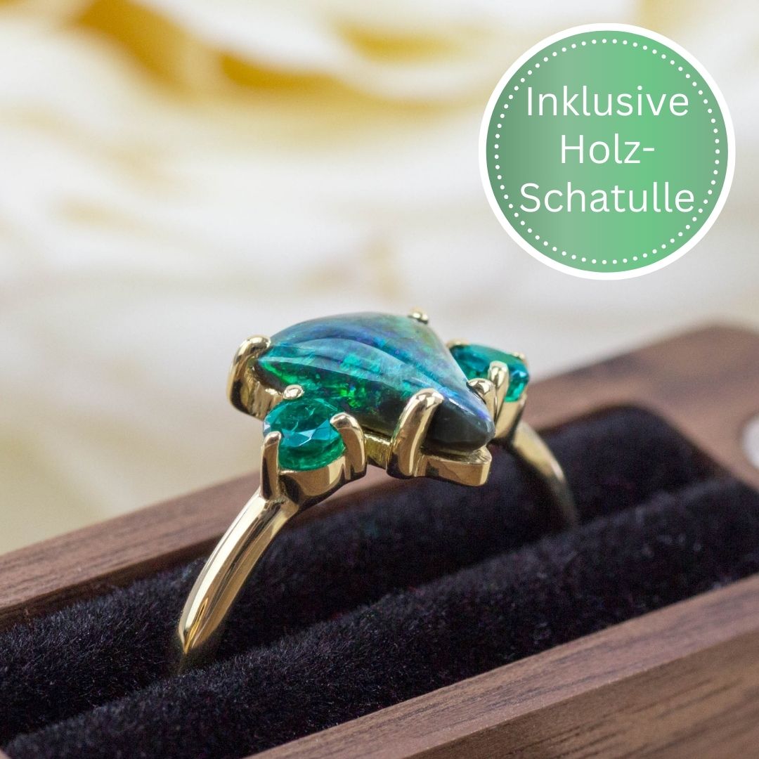 Goldener Ring schwarzer Opal Smaragd