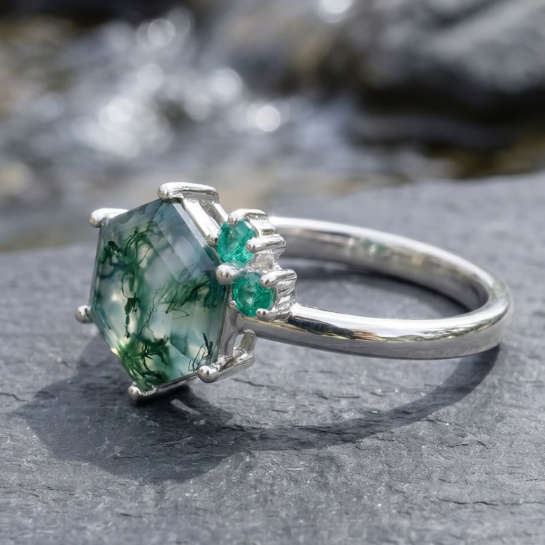Moosachat mit Smaragden Ring