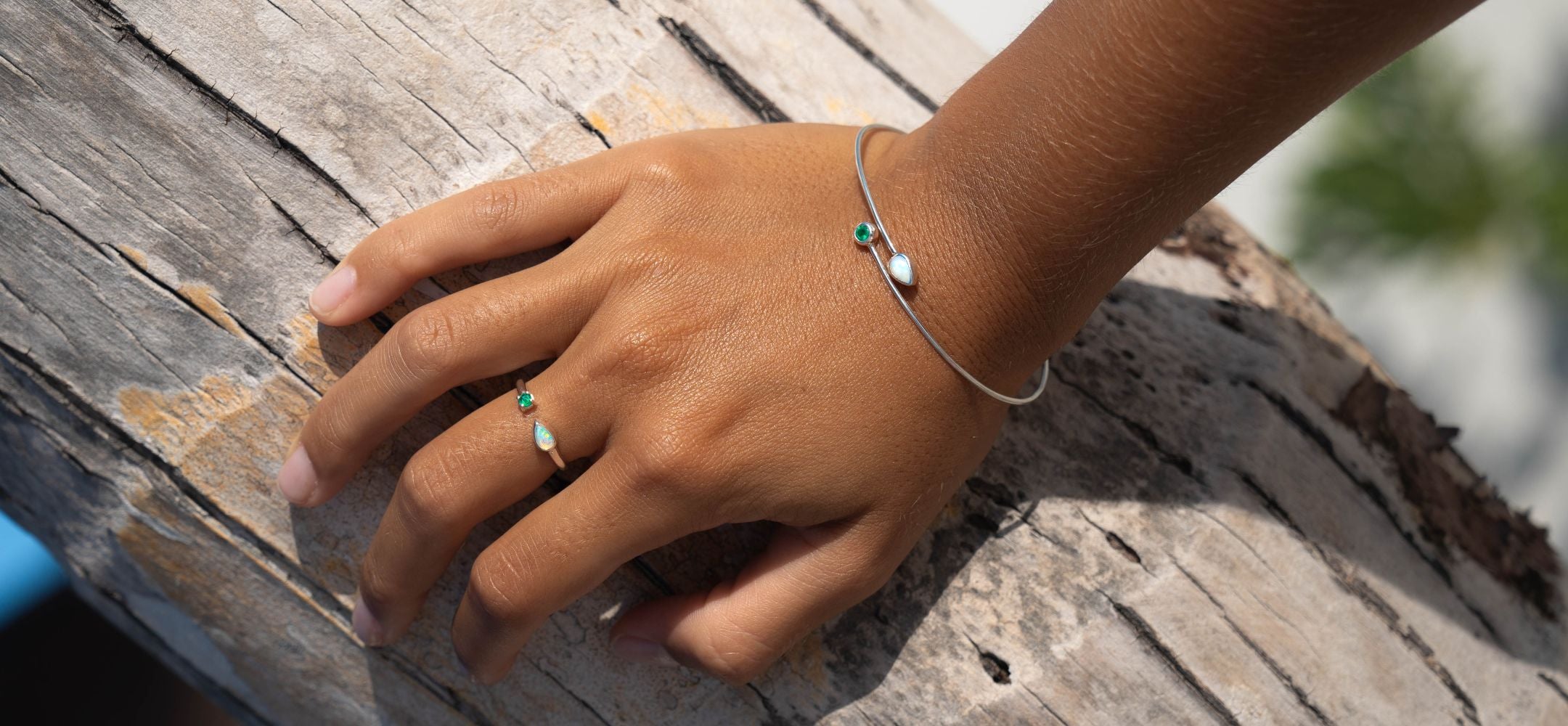 Opal Smaragd Armreif Ring