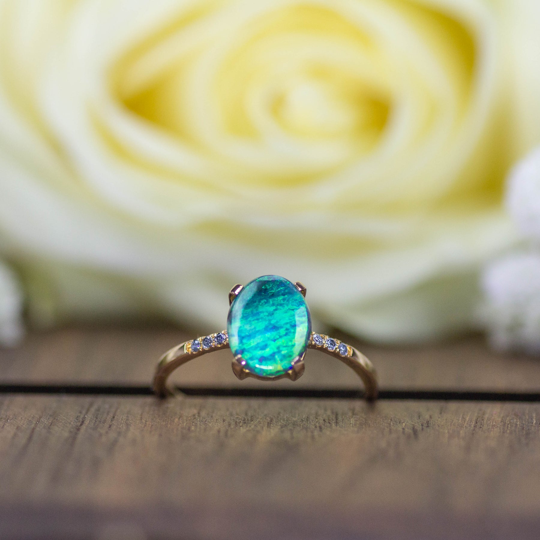 Ring Eco Gold schwarzer Opal Diamanten