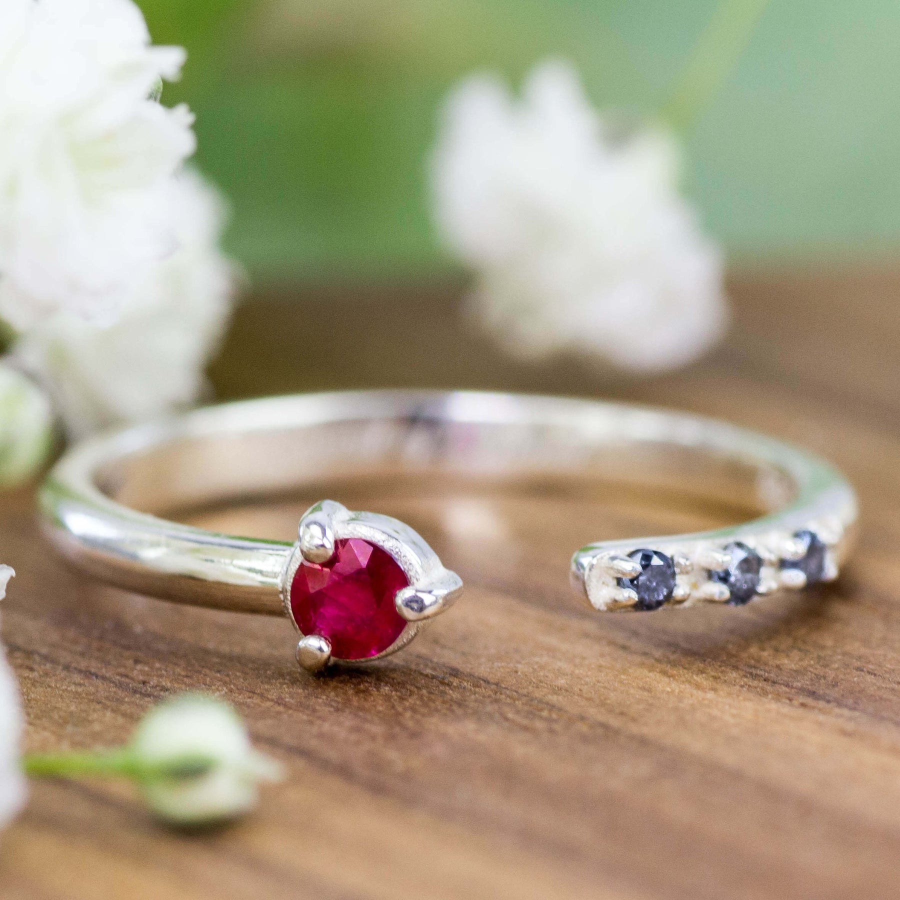 Ring offen Silber Rubin Diamanten