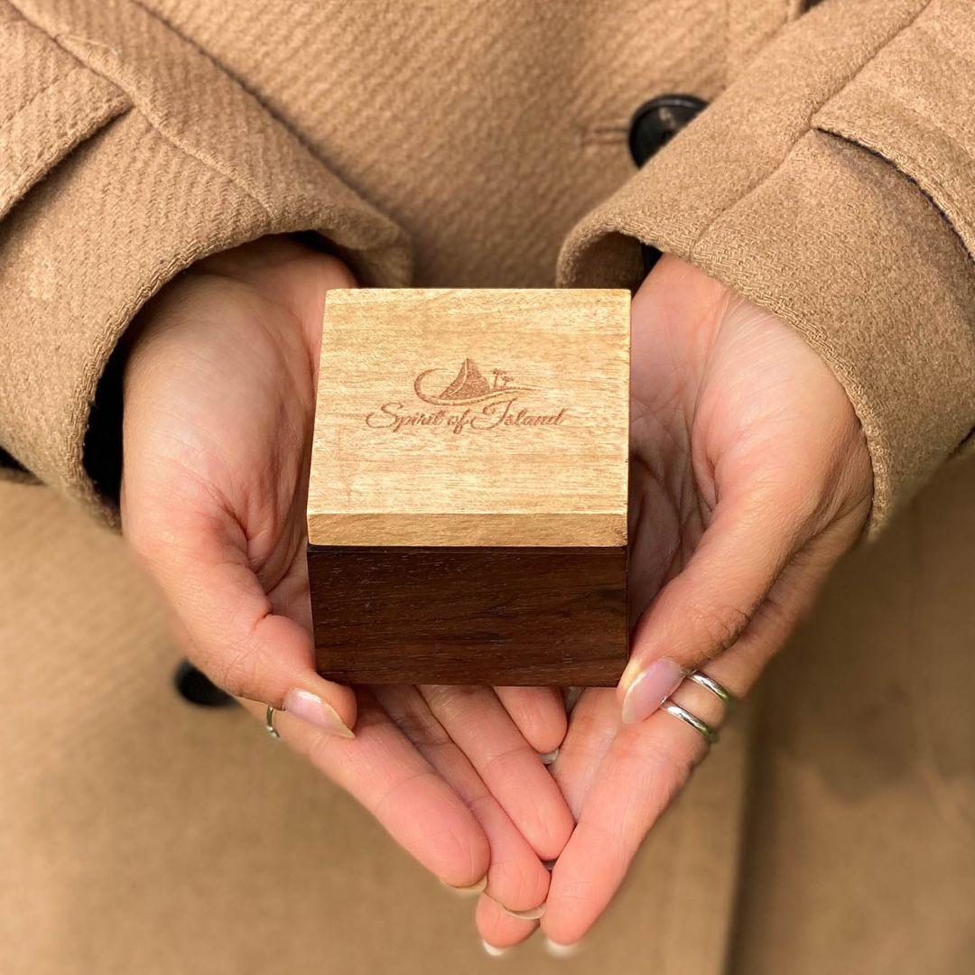 Schmuckkaestchen aus Holz als Geschenk