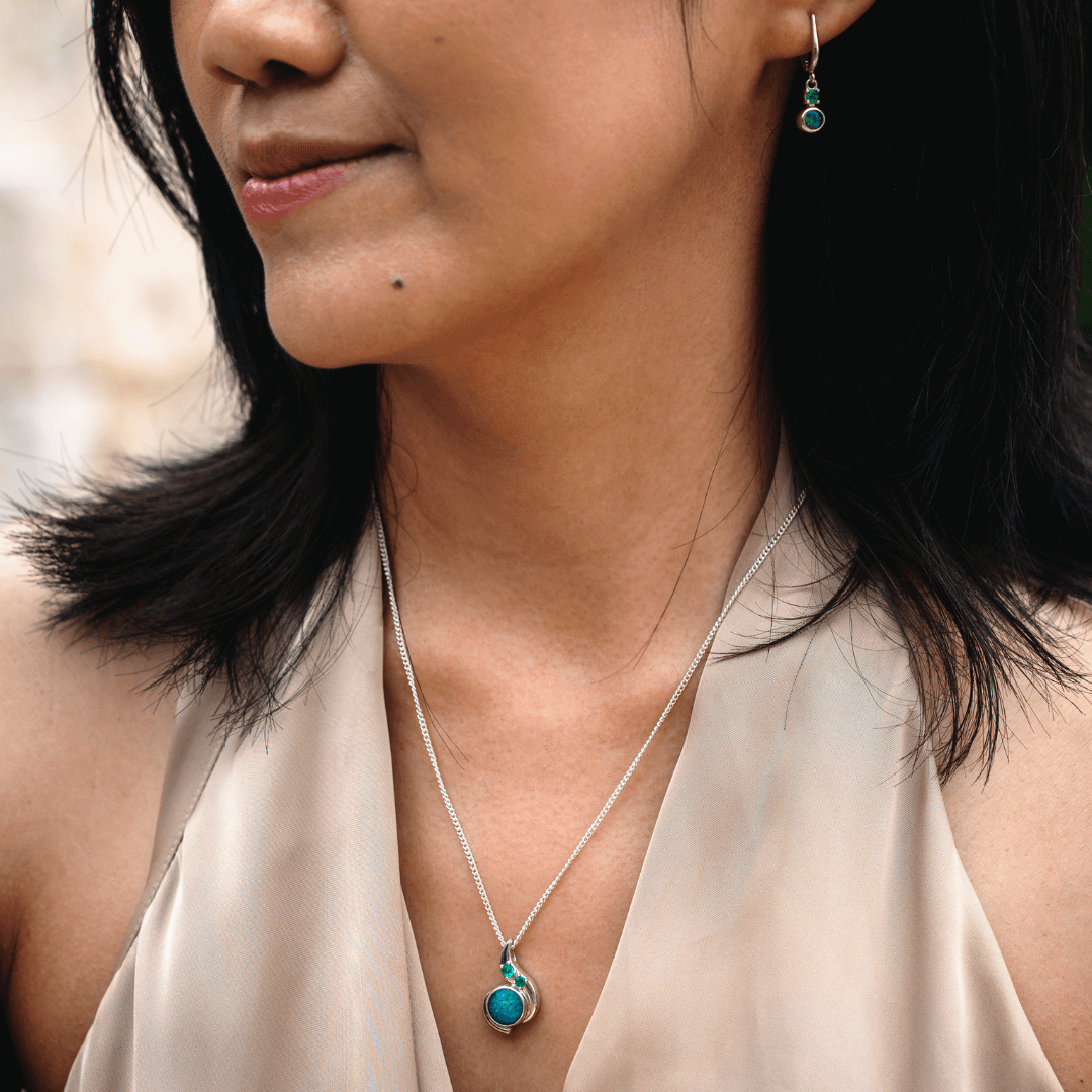 Schwarzer Opal Ohrringe und Halskette