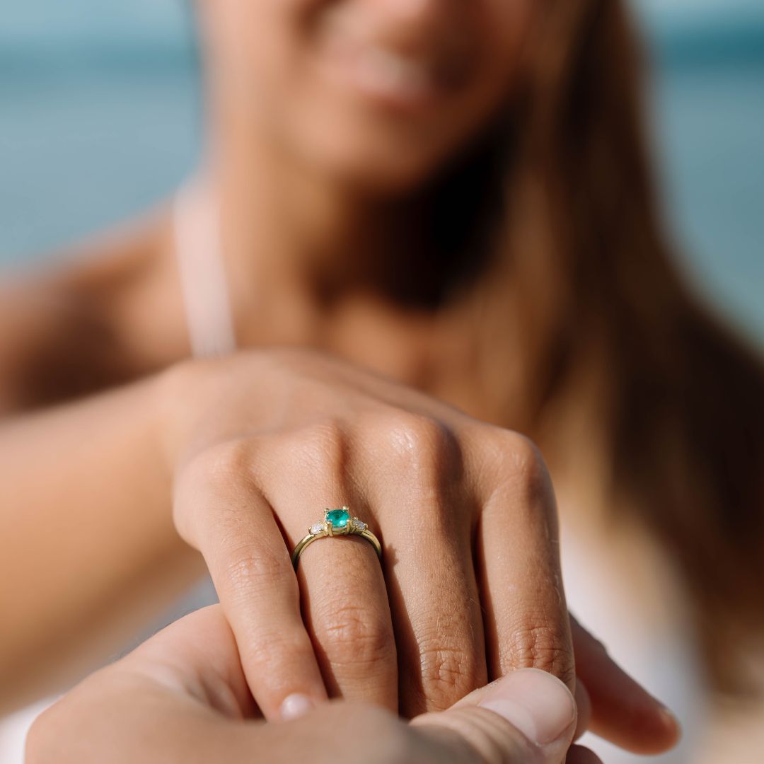 Smaragd Verlobungsring 750 Gelbgold Frau