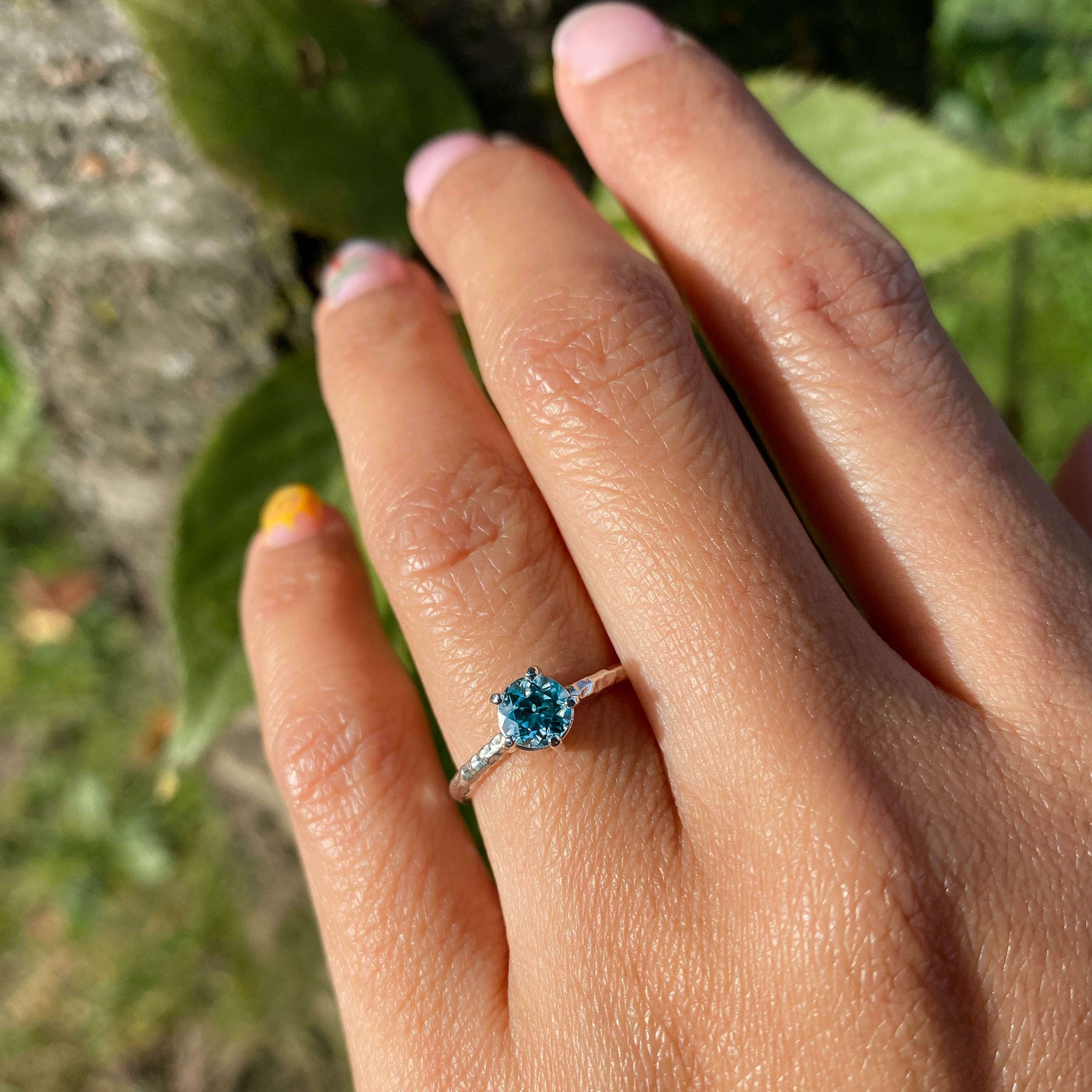 Solitaer Ring Silber blauer Stein