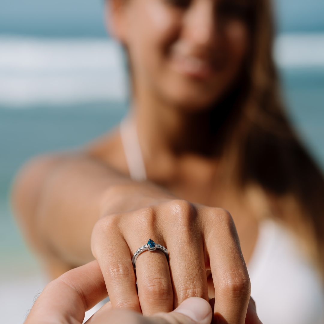 Verlobungsring Australischer blauer Saphir 585 Weißgold