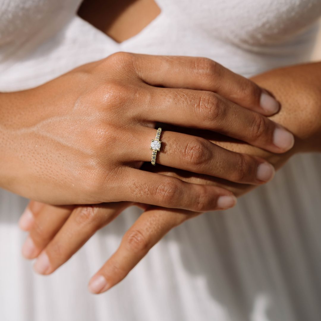 Verlobungsring Weißer Diamant