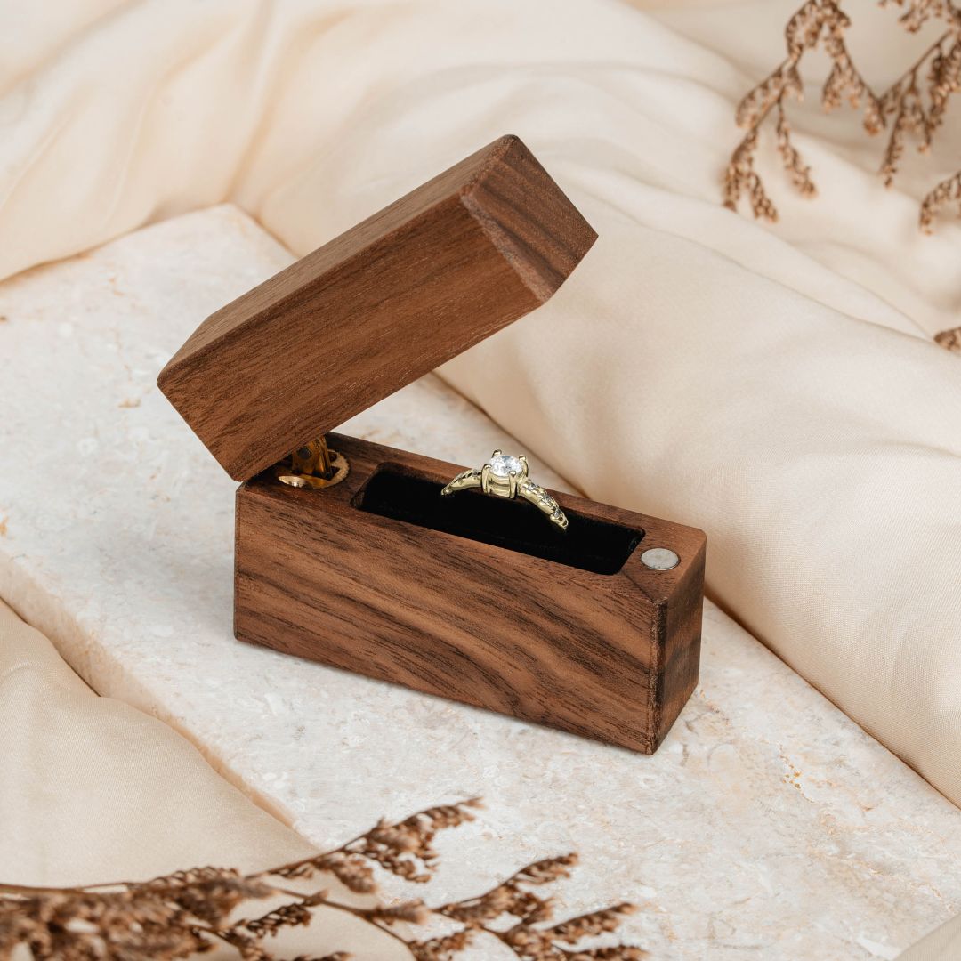 Verlobungsring Weißer Diamant in Schatulle
