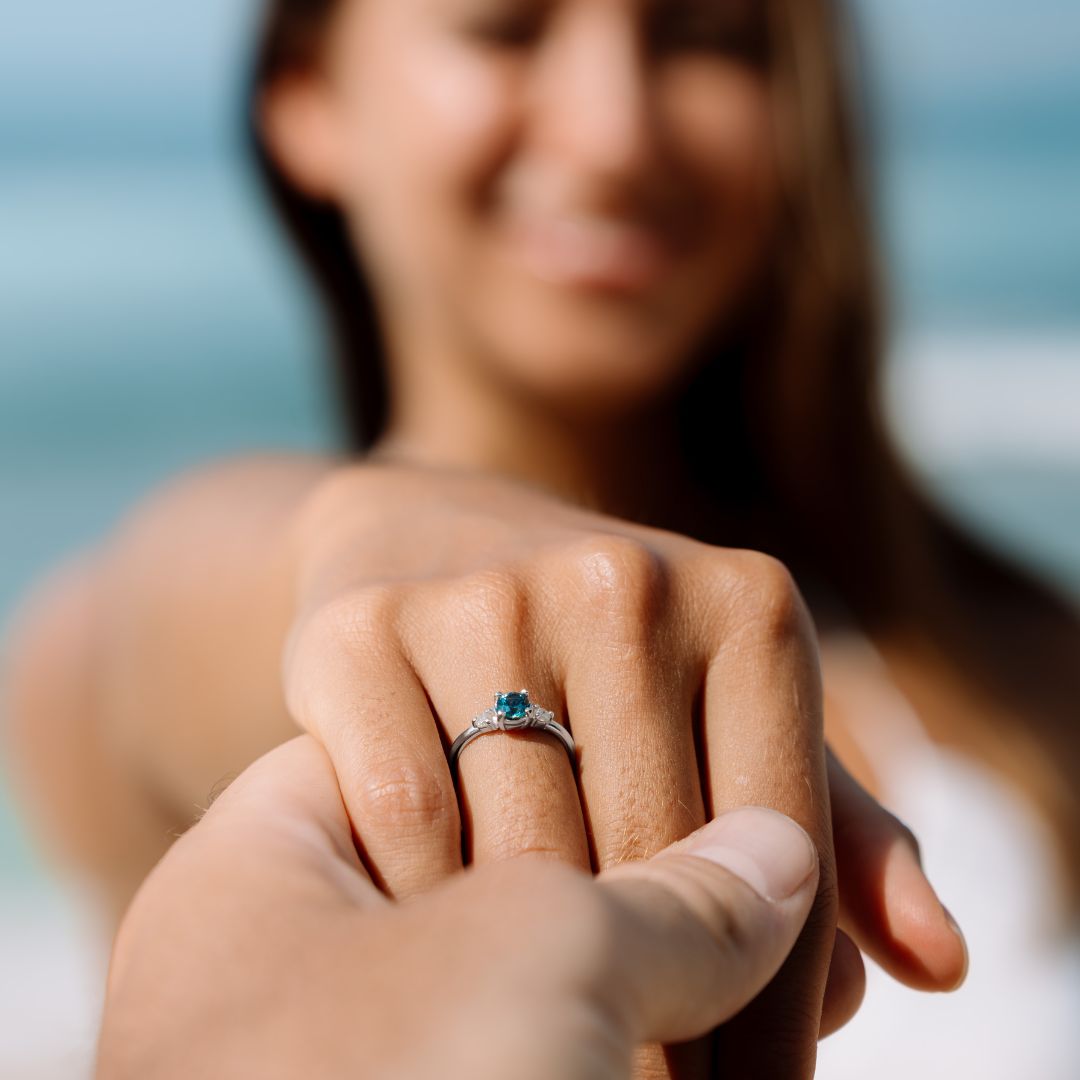 Weißgold Ring Blauer Saphir Verlobung