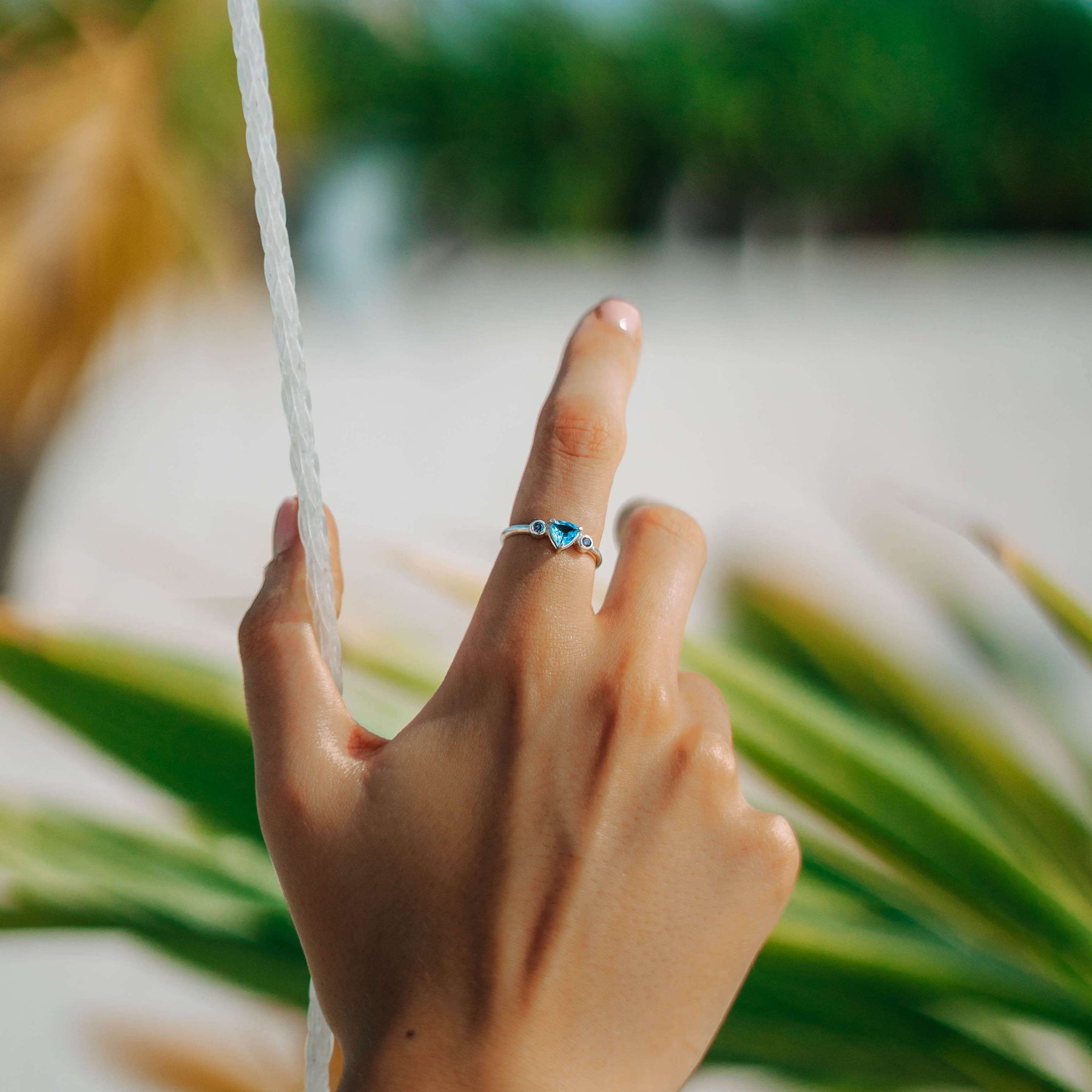 Verlobungsring Strand Blau Topas Diamant