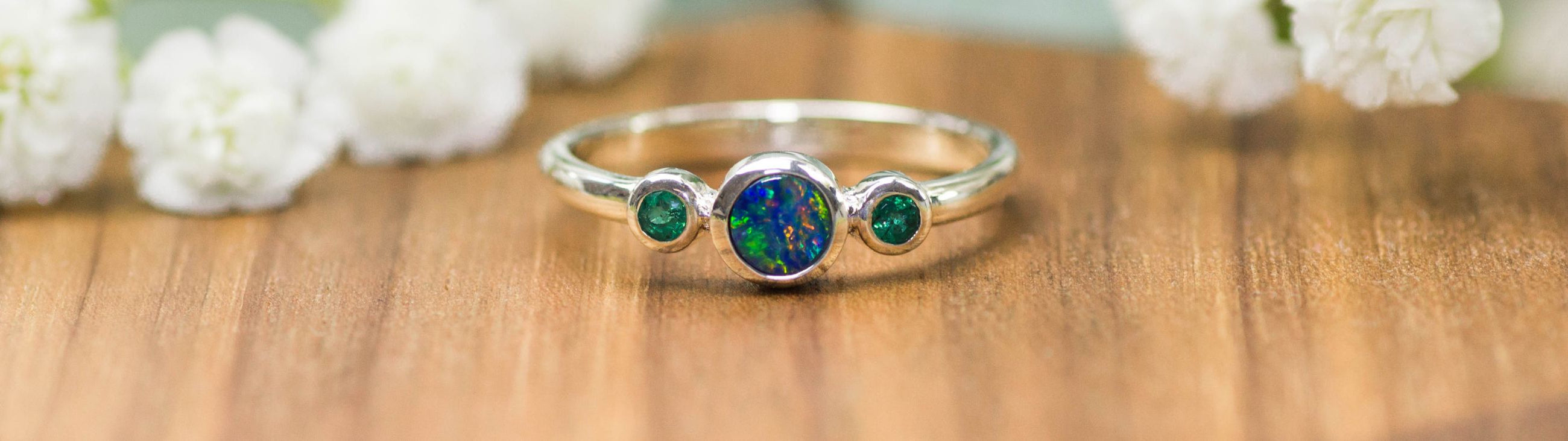 Opal mit Smaragd Ring Silber