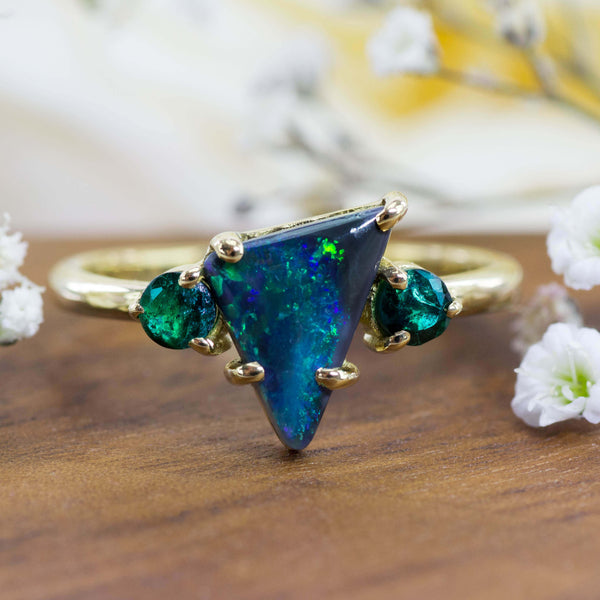 Australischer Schwarzer Opal 18K Gold Ohrringe, 3ct, Diamant Halo