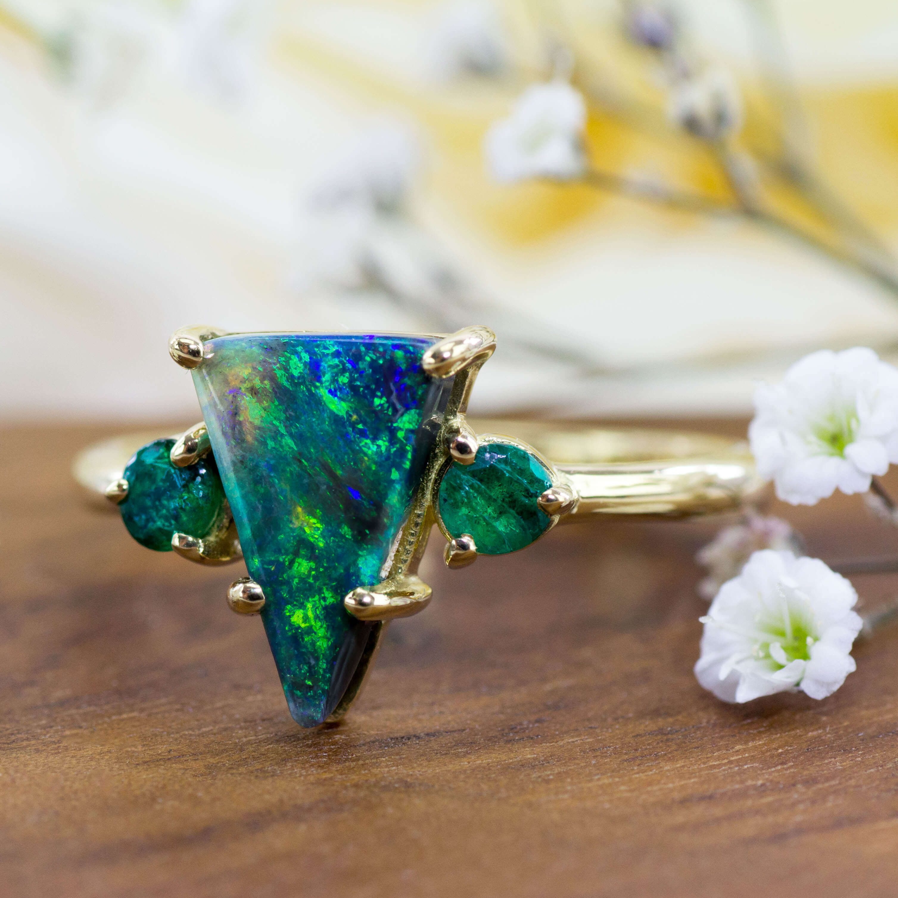 750 Gold Ring Opal Smaragde