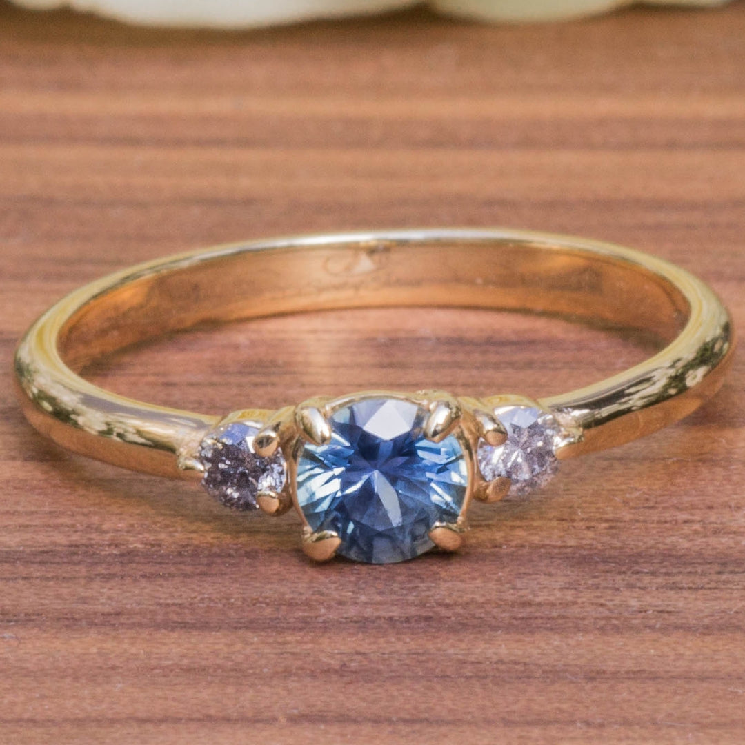 750 Goldring blauer Saphir Diamanten