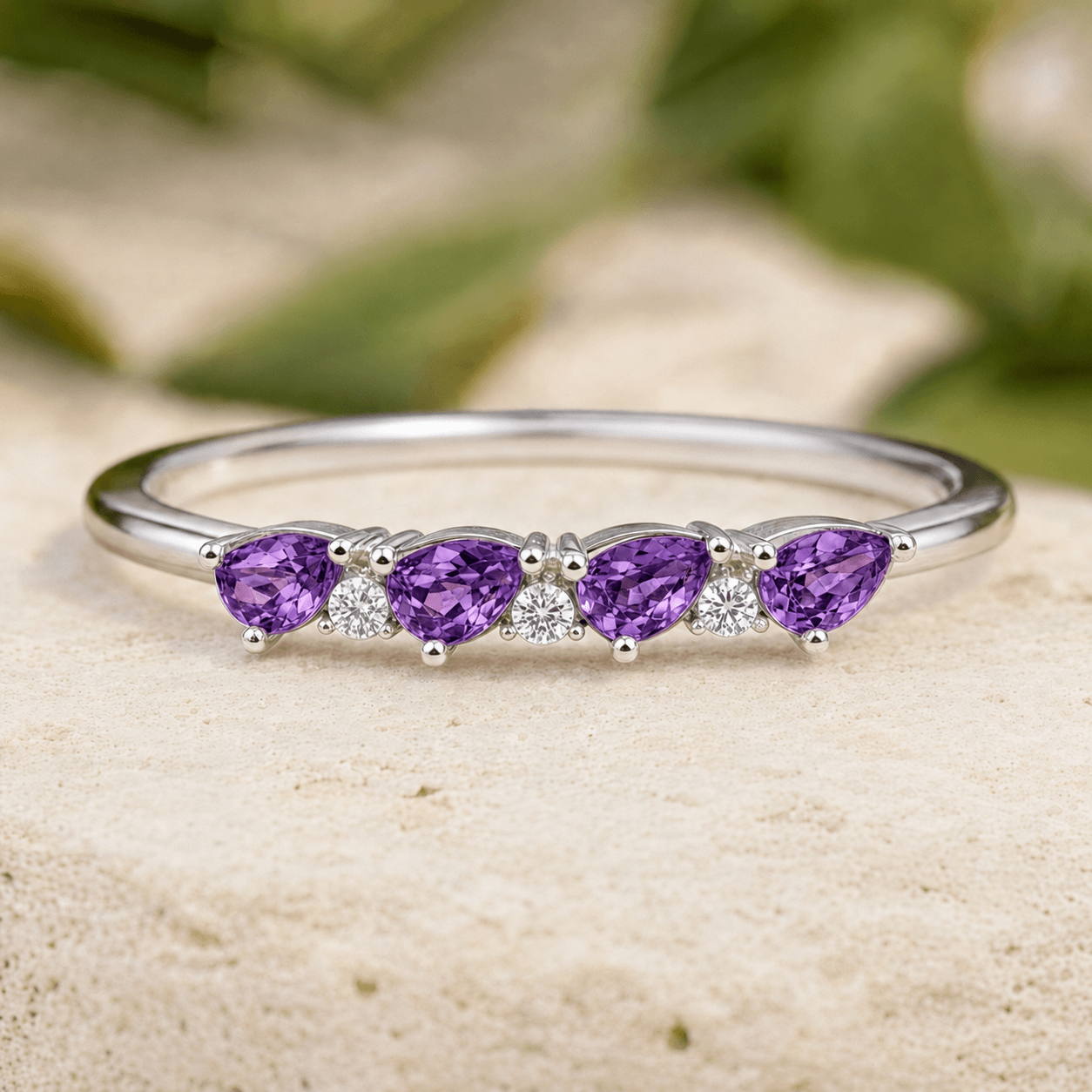 Amethyst mit Diamanten Ring