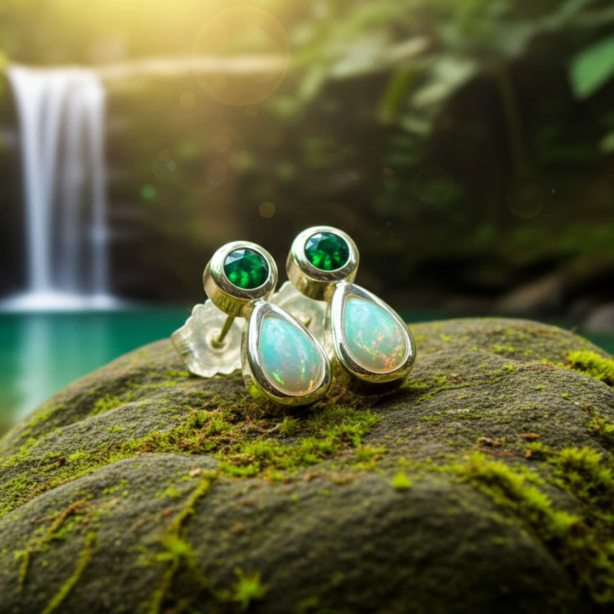 Damen Ohrstecker Opal und Smaragd
