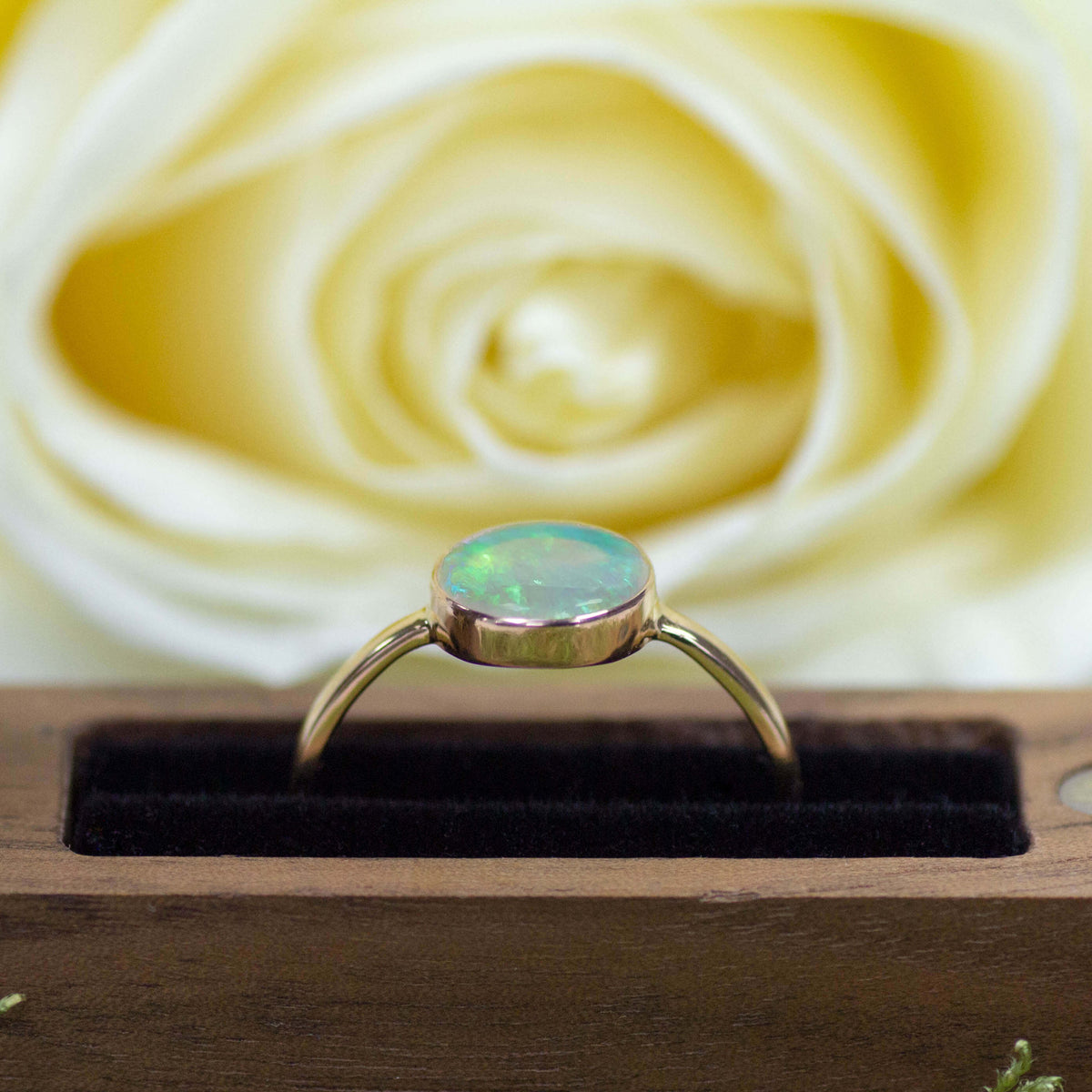 Gold Ring weißer Opal