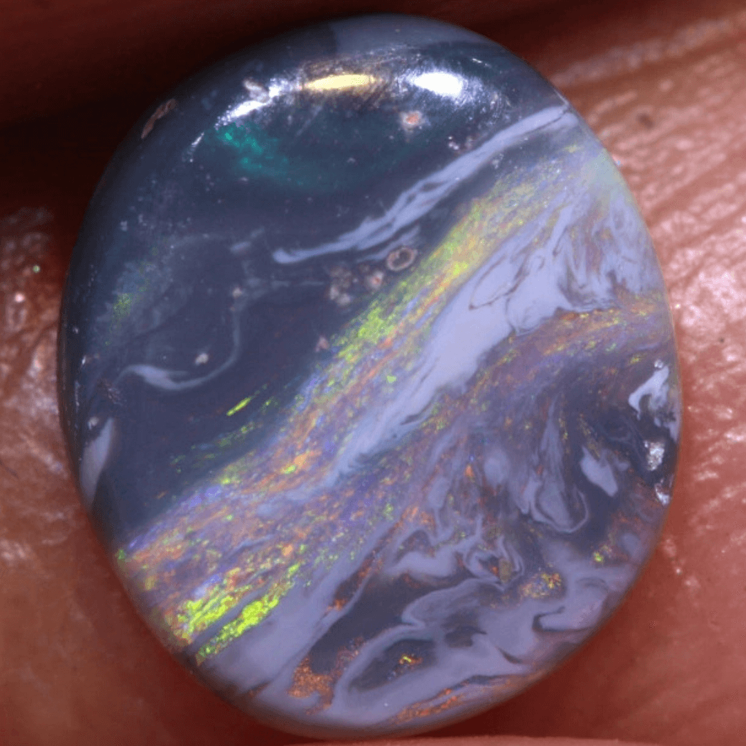 Leuchtender Schwarzer Opal