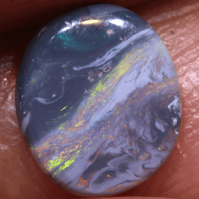 Leuchtender Schwarzer Opal