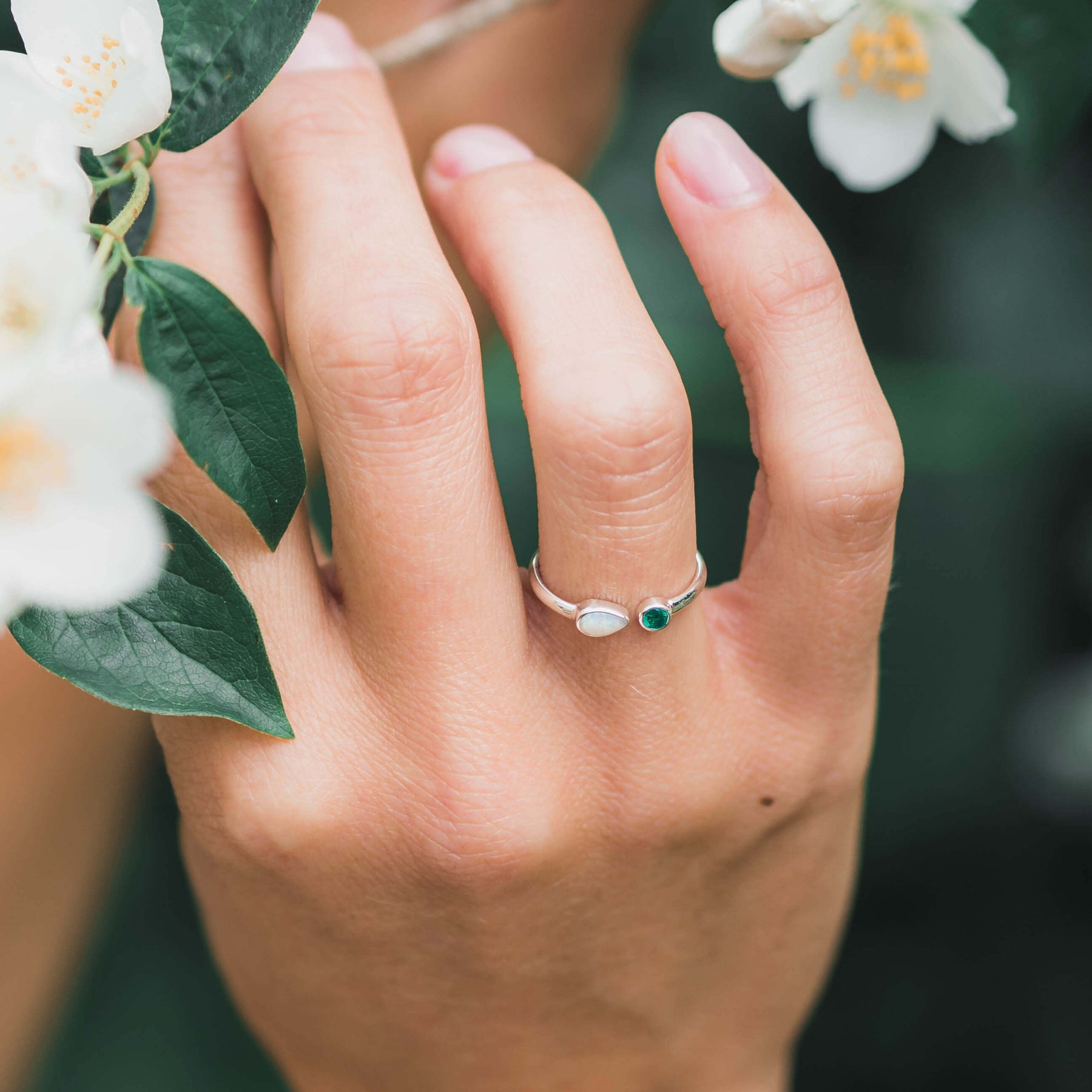 Nachhaltiger Ring in Silber mit Smaragd und Opal