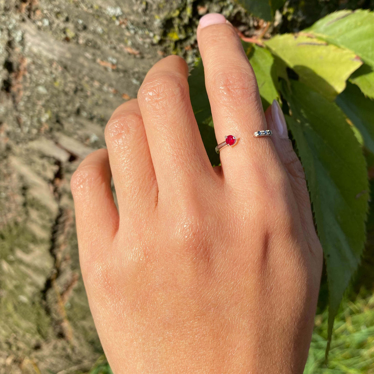 Ring Silber Rubin Diamanten Hand
