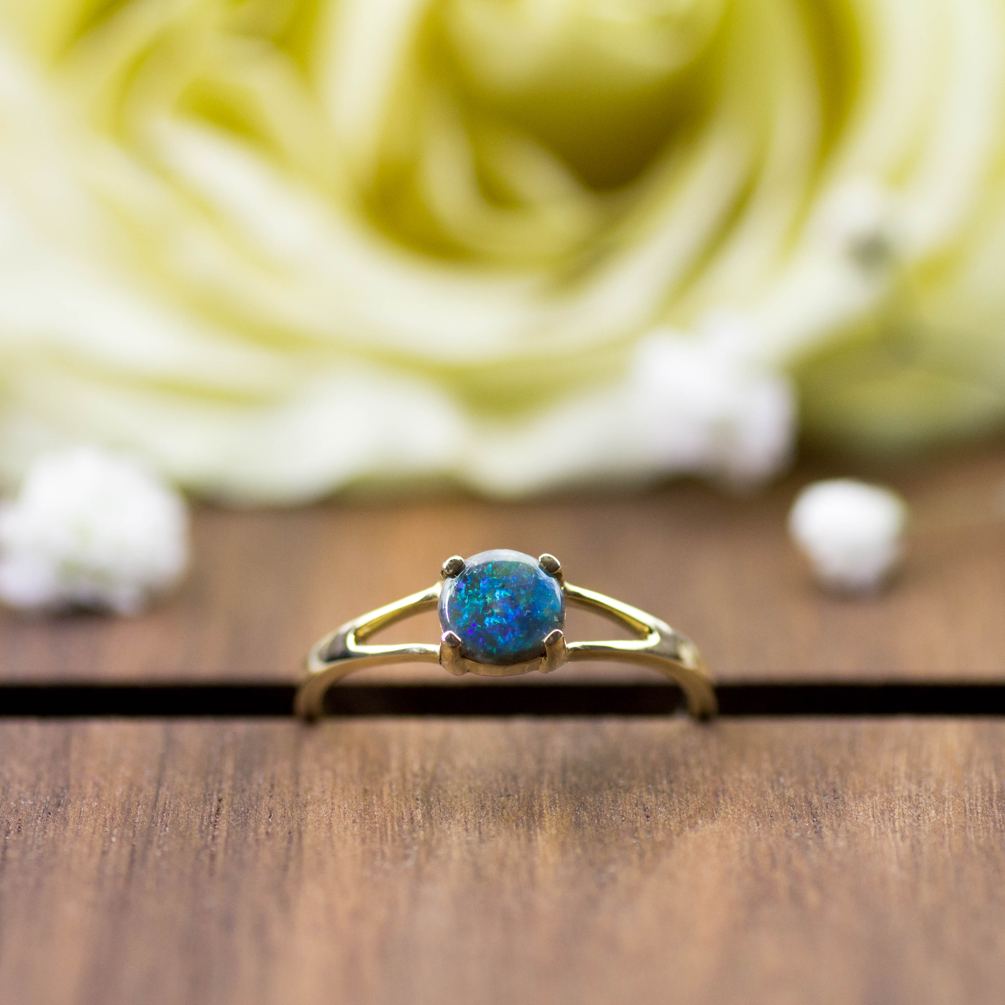 Ring aus Eco Gold mit echtem Schwarzen Opal