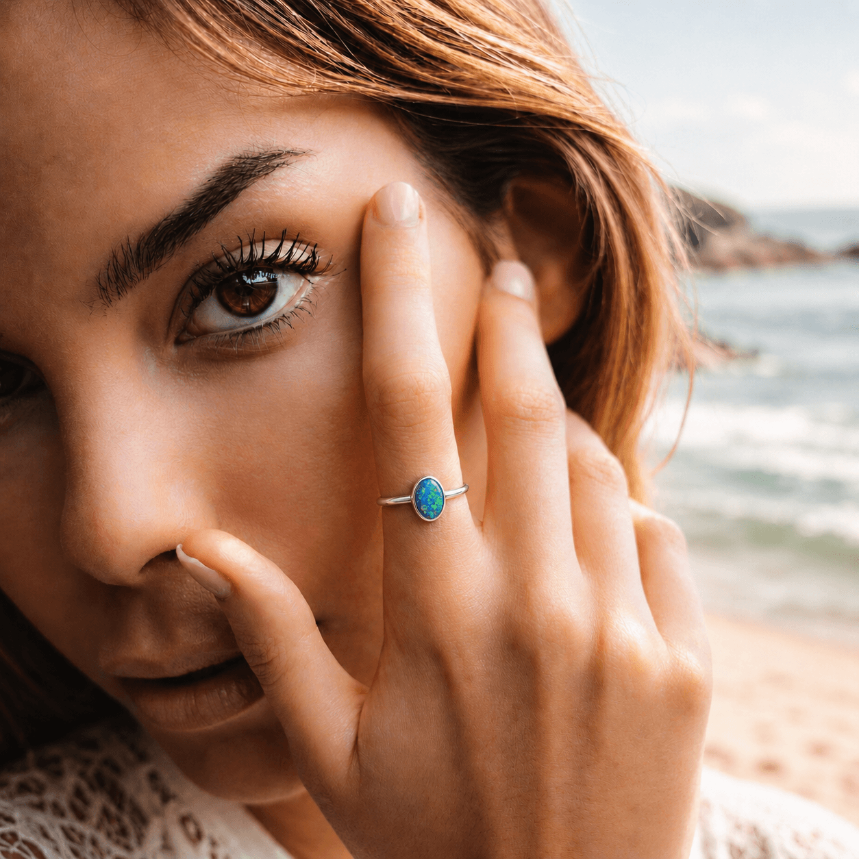 Schwarzer Opal Ring an Hand Bali