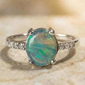 Schwarzer Opal & Diamanten Weißgold Ring