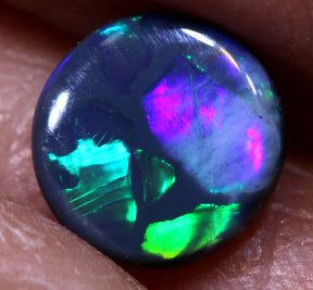 Schwarzer Opal rund