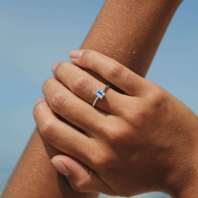 Silber Ring mit blauem Stein Aquamarin an Hand