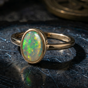 Weißer Opal Goldener Ring