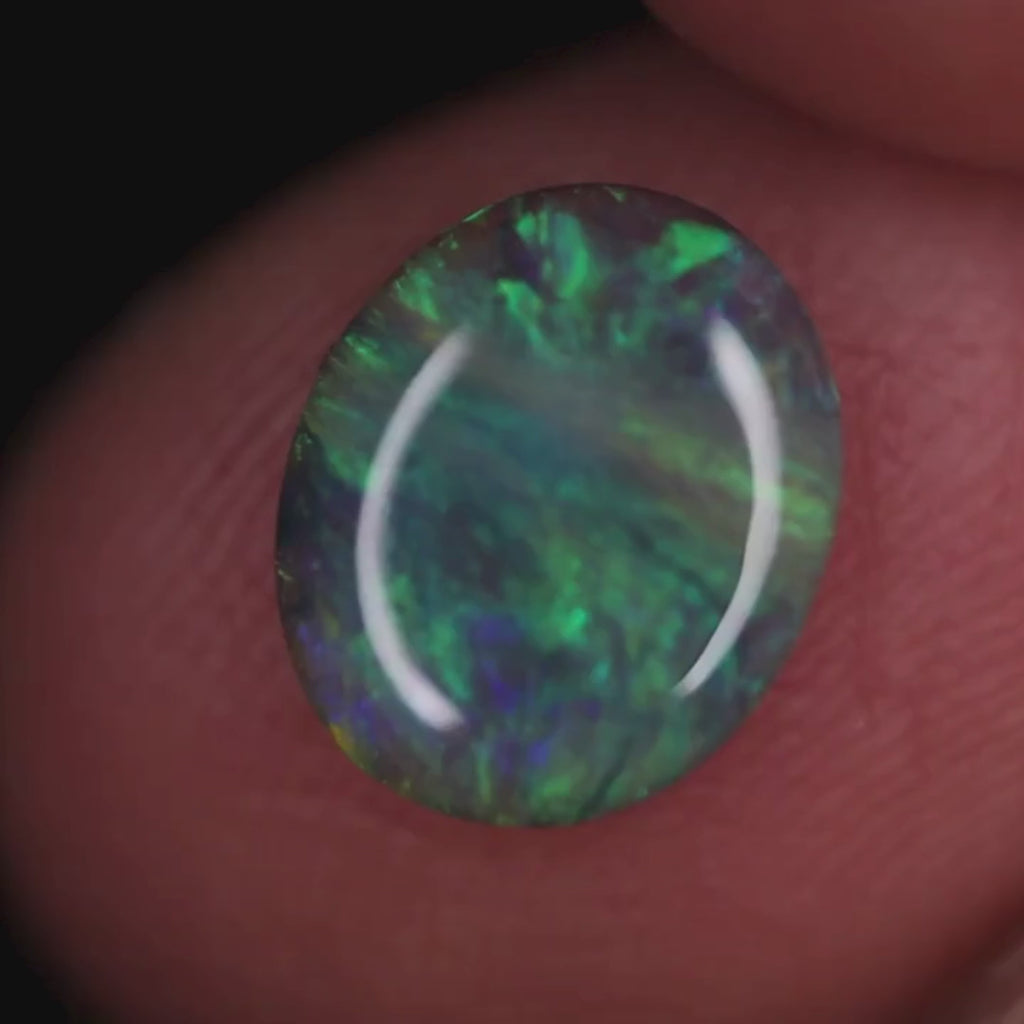 Schwarzer Opal Edelstein