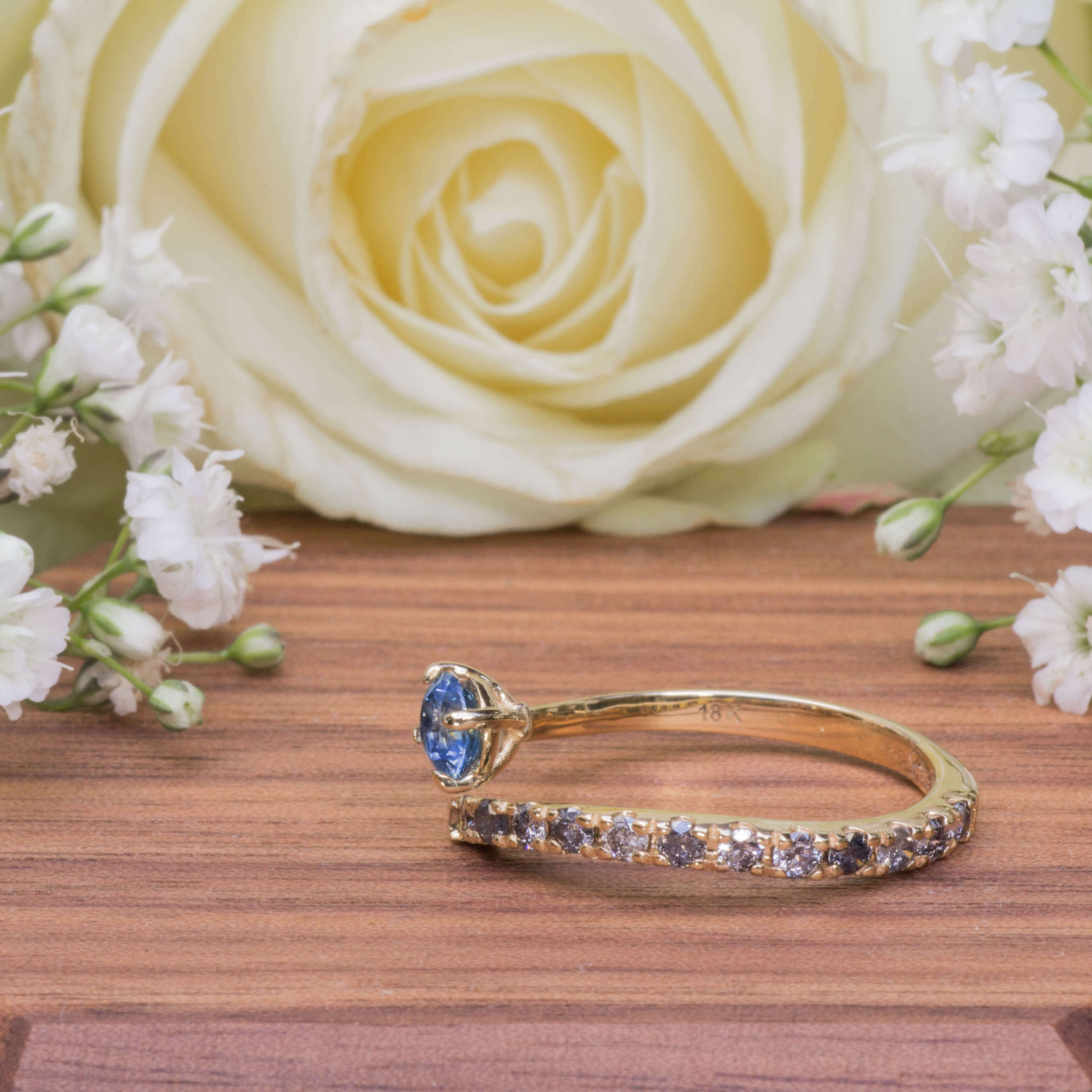 Ring Gold Montana Saphir Diamanten Seitenansicht