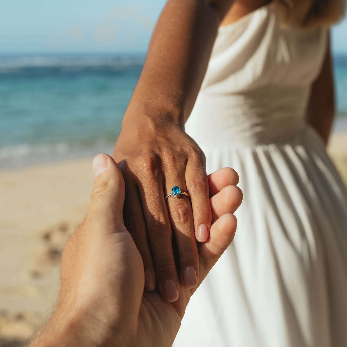 Verlobung Ring blauer Stein Topas Antrag Strand Bali