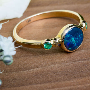 Alternativer Verlobungsring Eco Gold Schwarzer Opal Smaragd