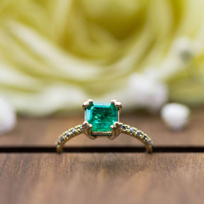 Vintage Verlobungsring Smaragd Diamanten Oben